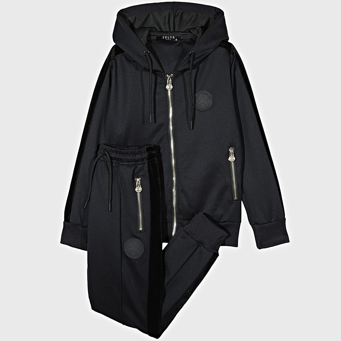 Vente flash 🎉 Ensemble De Survetement Enfant A Bandes Kouch Bleu Marine de Zelys Paris ✨ 3 Vente flash 🎉 Ensemble De Survetement Enfant A Bandes Kouch Bleu Marine de Zelys Paris ✨