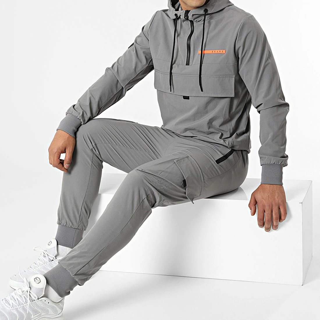 Sortie 🌟 Ensemble Veste Outdoor Capuche Et Pantalon Jogging Keylor Gris de Zelys Paris ⭐ 3 Sortie 🌟 Ensemble Veste Outdoor Capuche Et Pantalon Jogging Keylor Gris de Zelys Paris ⭐